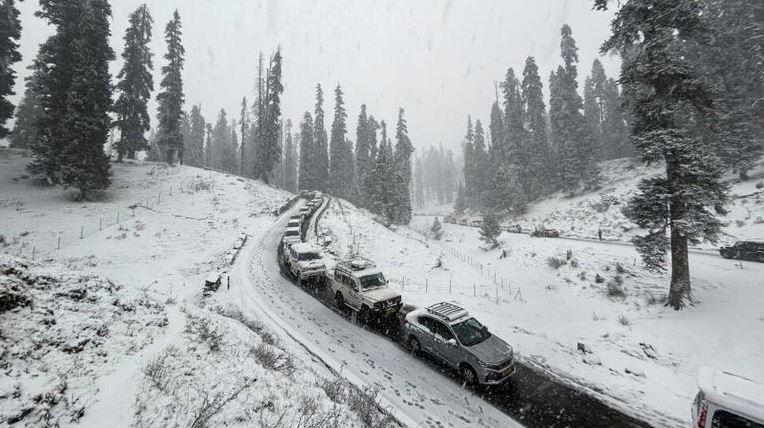 Snowstorm hit the Manali, Atal Tunnel was the worst hit