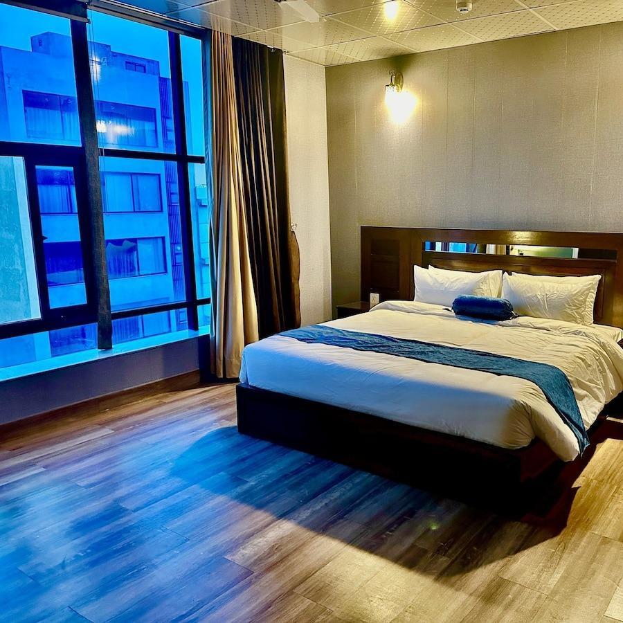 Flatsalein Lahore