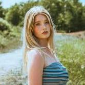  Alexis  Victoria