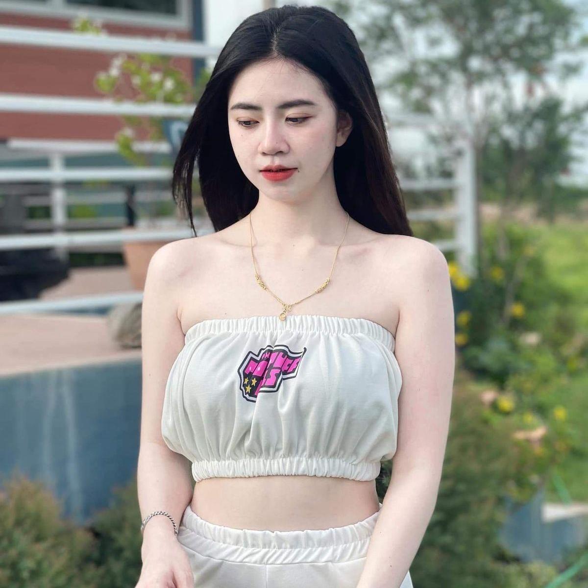 Hot51 Mom